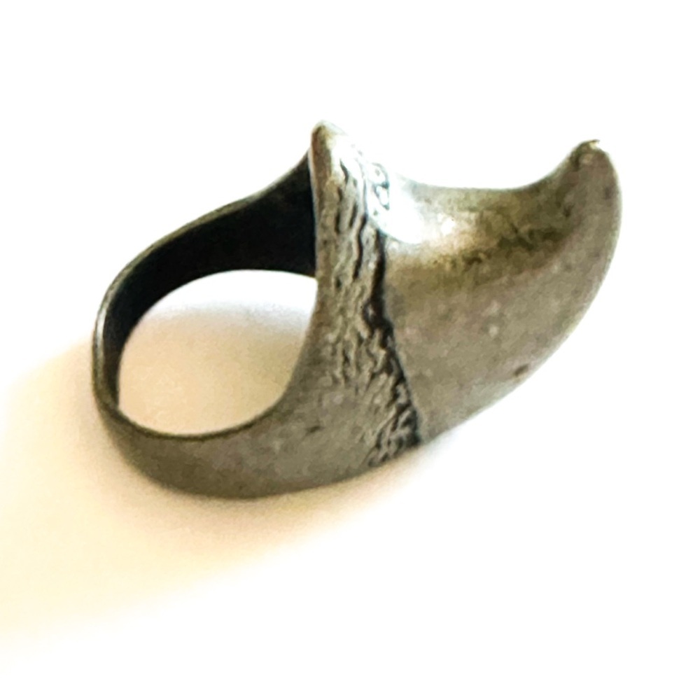 Large Vintage Pewter Horn Ring Unique Statement Piece size 11
